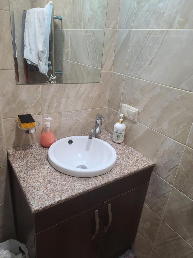 Pride Properties Welcomes You At 17 Buzant St 11-166 Yerevan Armenia 外观 照片